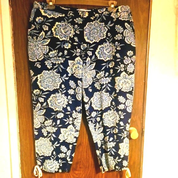 Tommy Hilfiger Pants - NWOT Tommy Hilfiger Capris